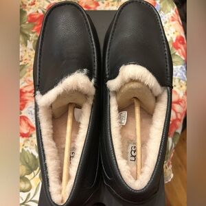 NWT Ugg Ascot slippers, size 13